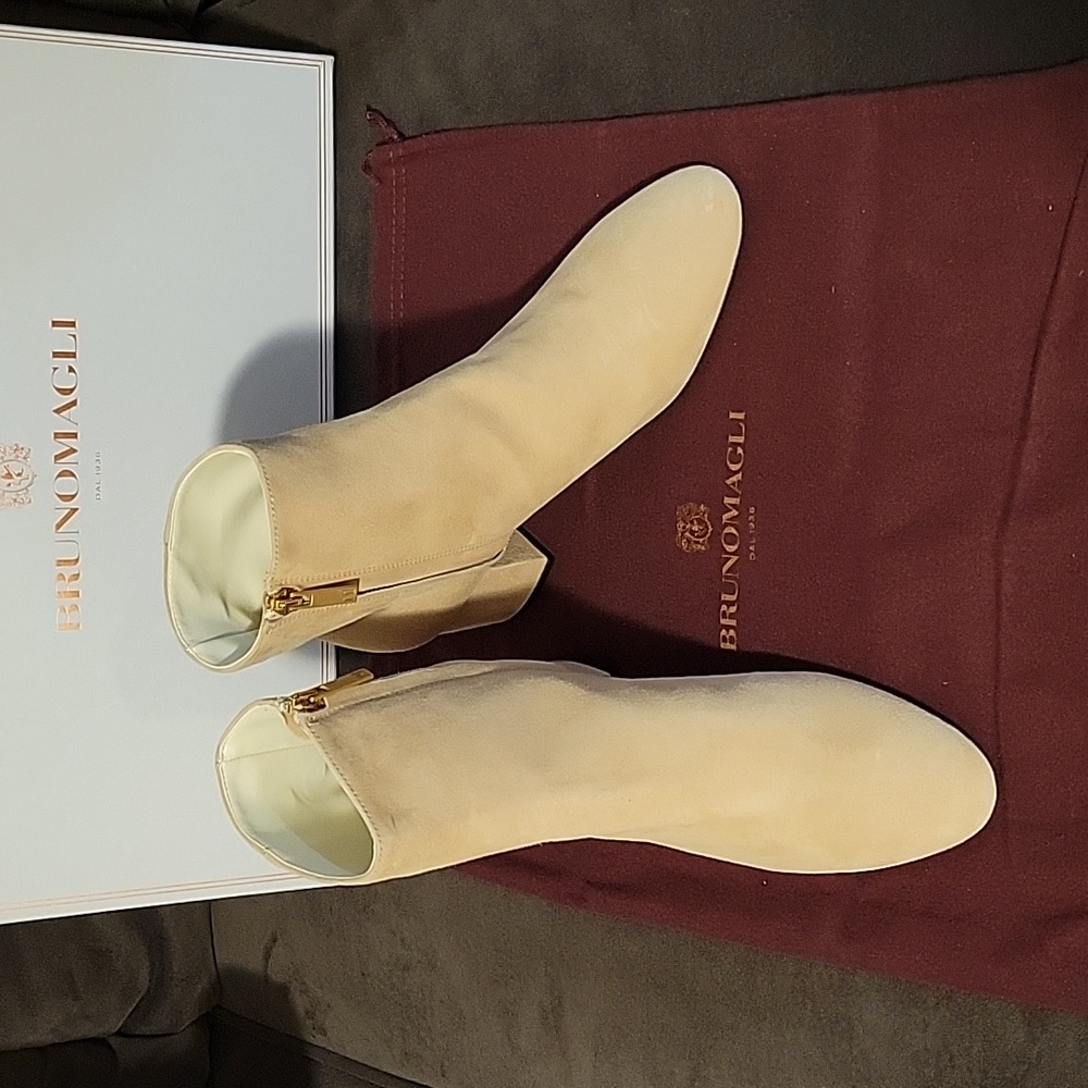 NIB Bruno Magli Booties